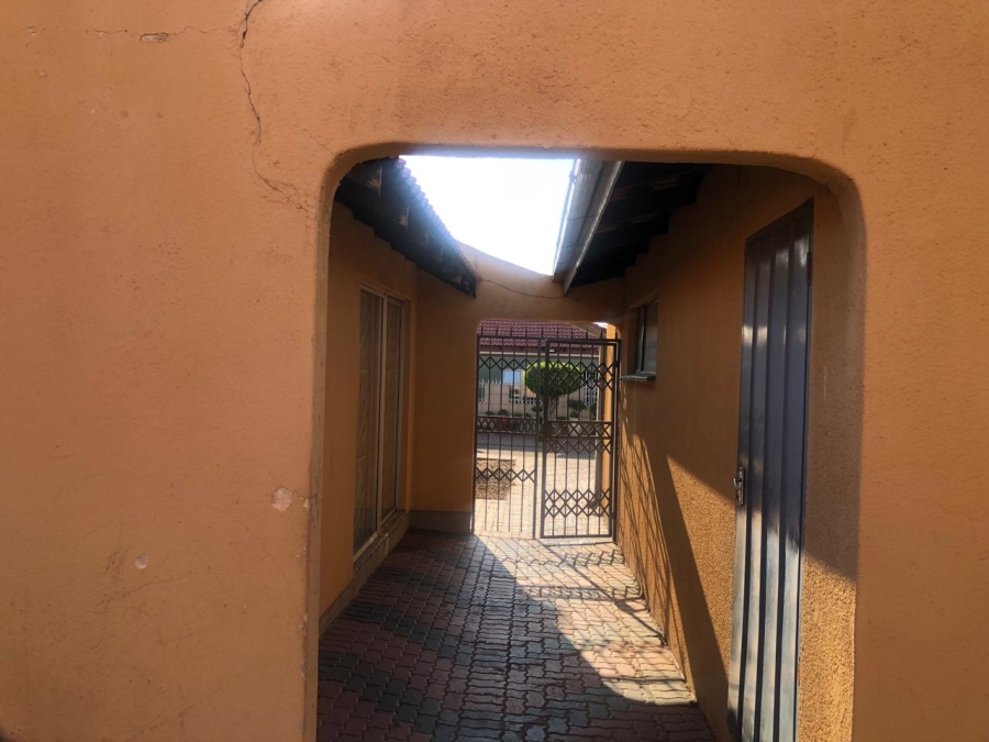 2 Bedroom Property for Sale in Mabopane Unit X North West